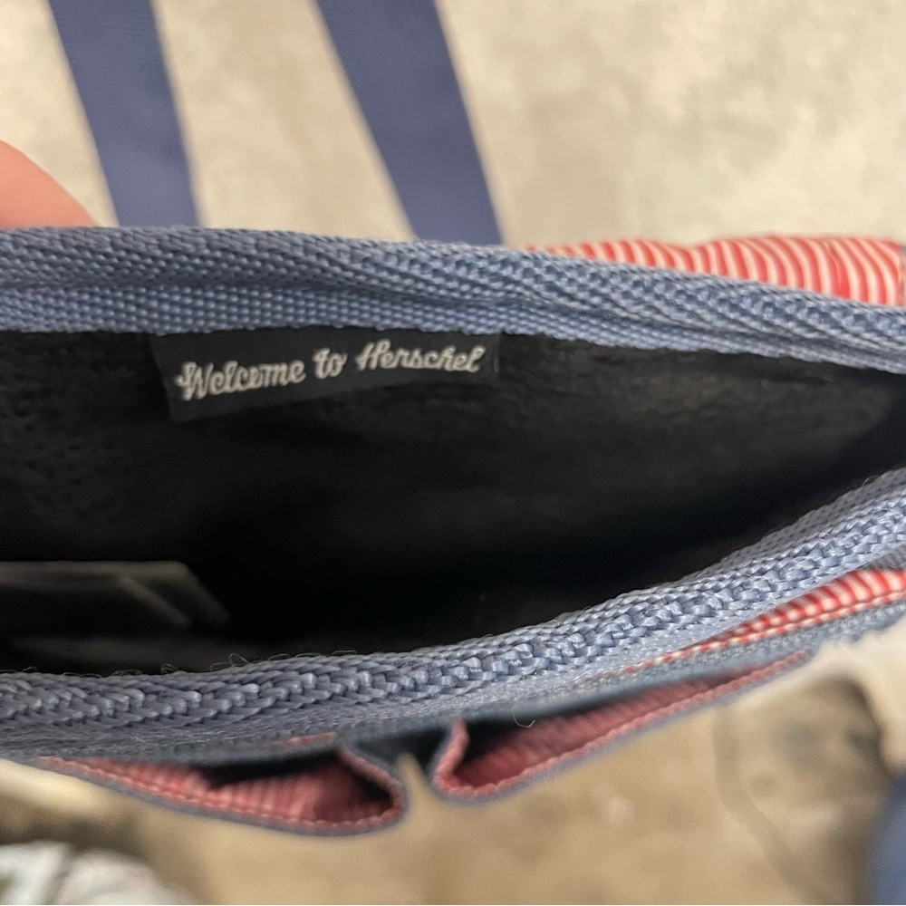Herschel Pender sleeve crossbody bag blue fleece lined - Picture 4 of 9